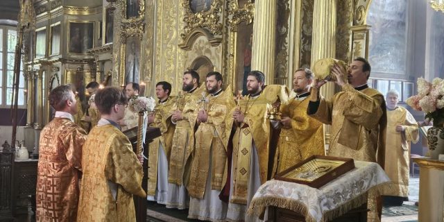 В день Нерукотворного Образа престольный праздник отметили в храме Всемилостивого Спаса в Воронове.