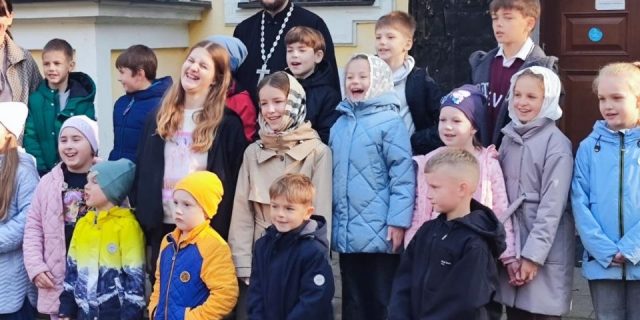Храм посетили ученики 2 «Б» класса школы № 2073 вместе с их родителями, братьями и сёстрами.