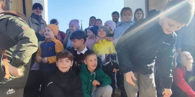 Храм посетили ученики 2 «Б» класса школы № 2073 вместе с их родителями, братьями и сёстрами.